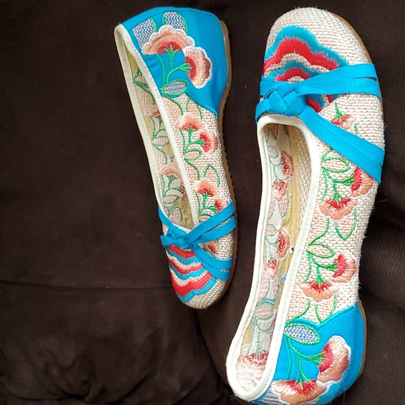 Embroidered canvas slipons - Picture 3 of 11